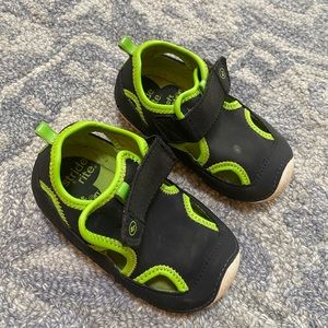 Stride Rite Shoes 💚🖤